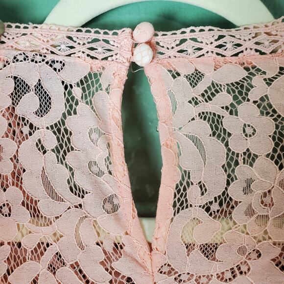 Torrid Women's Pink Lace Ruffle Detail Short Sleeve Top Size 2X - Picture 6 of 8